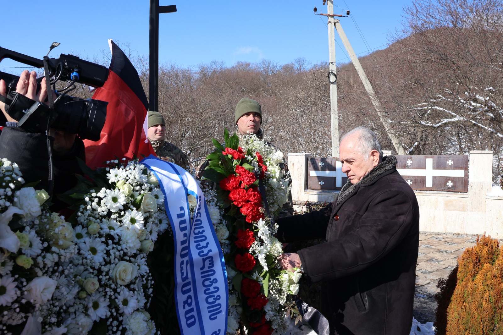 აფხაზეთის ავტონომიური რესპუბლიკის უმაღლესი საბჭოს წევრებმა კოჯორ-ტაბახმელას ბრძოლებში დაღუპულ იუნკერთა ხსოვნას პატივი მიაგეს