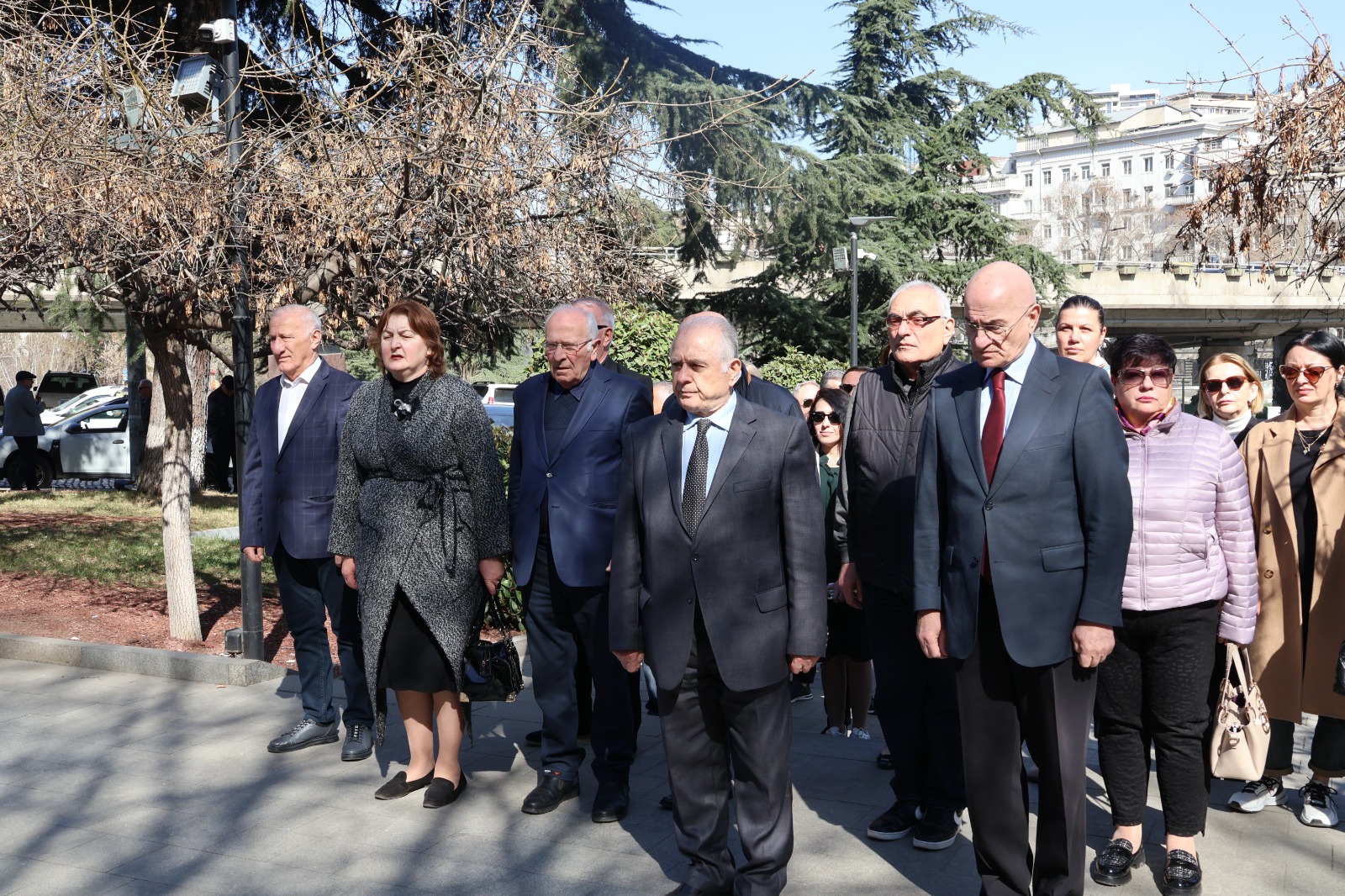 უმაღლესი საბჭოს წევრებმა გმირთა მემორიალი გვირგვინით შეამკეს