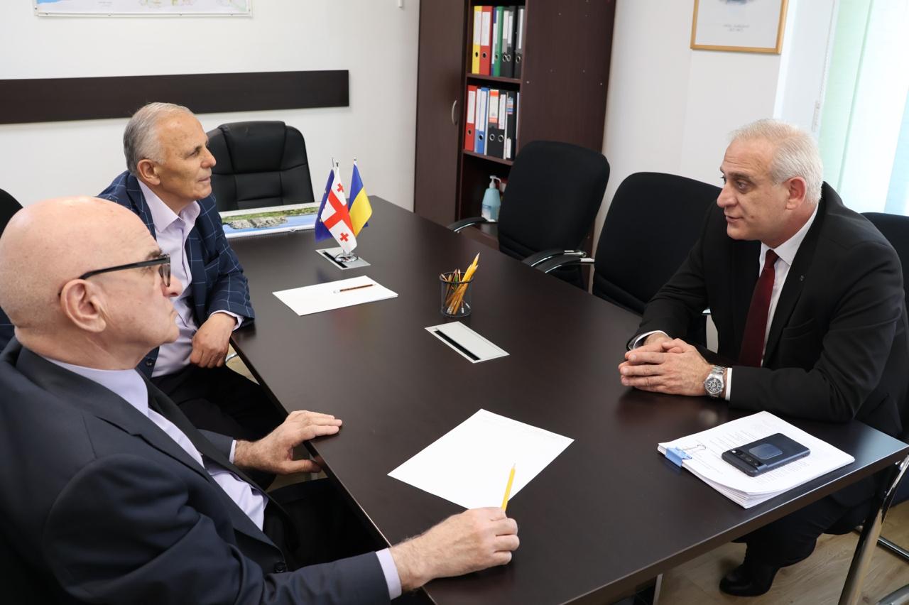 თამაზ ხუბუა აფხაზეთის ავტონომიური რესპუბლიკის ჯანმრთელობისა და სოციალური დაცვის მინისტრს ლაშა ქარდავას შეხვდა