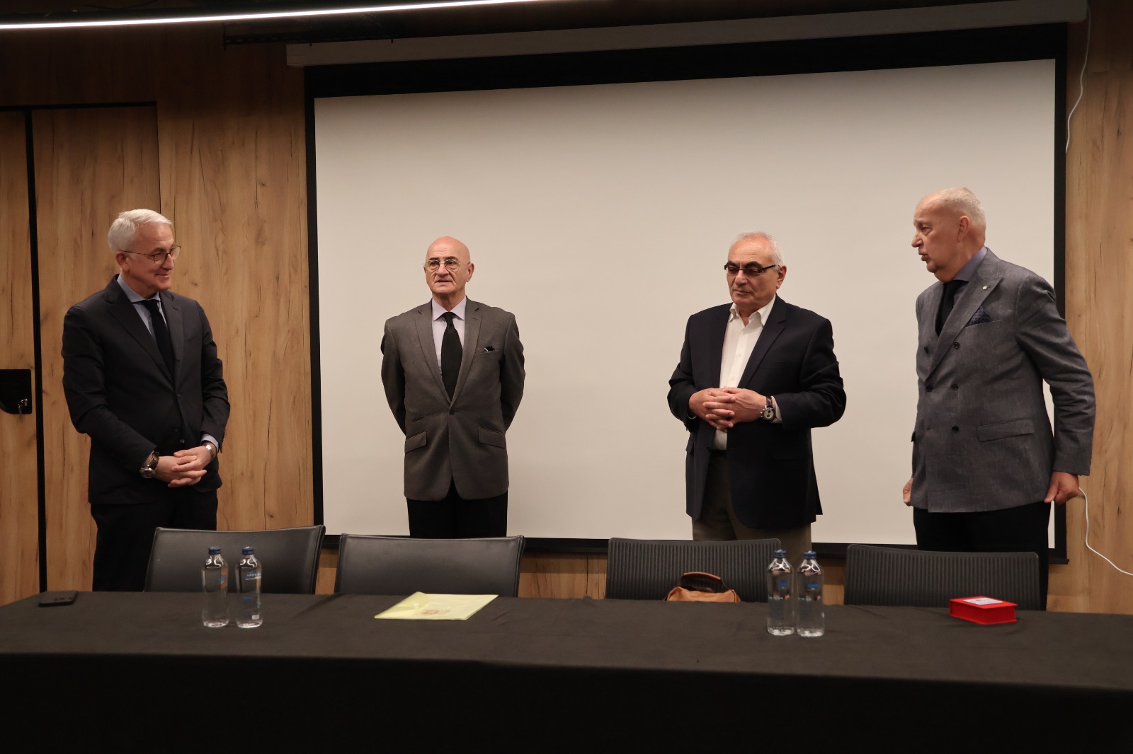 ჯემალ ინაიშვილი უმაღლესი საბჭოს მედლით დაჯილდოვდა