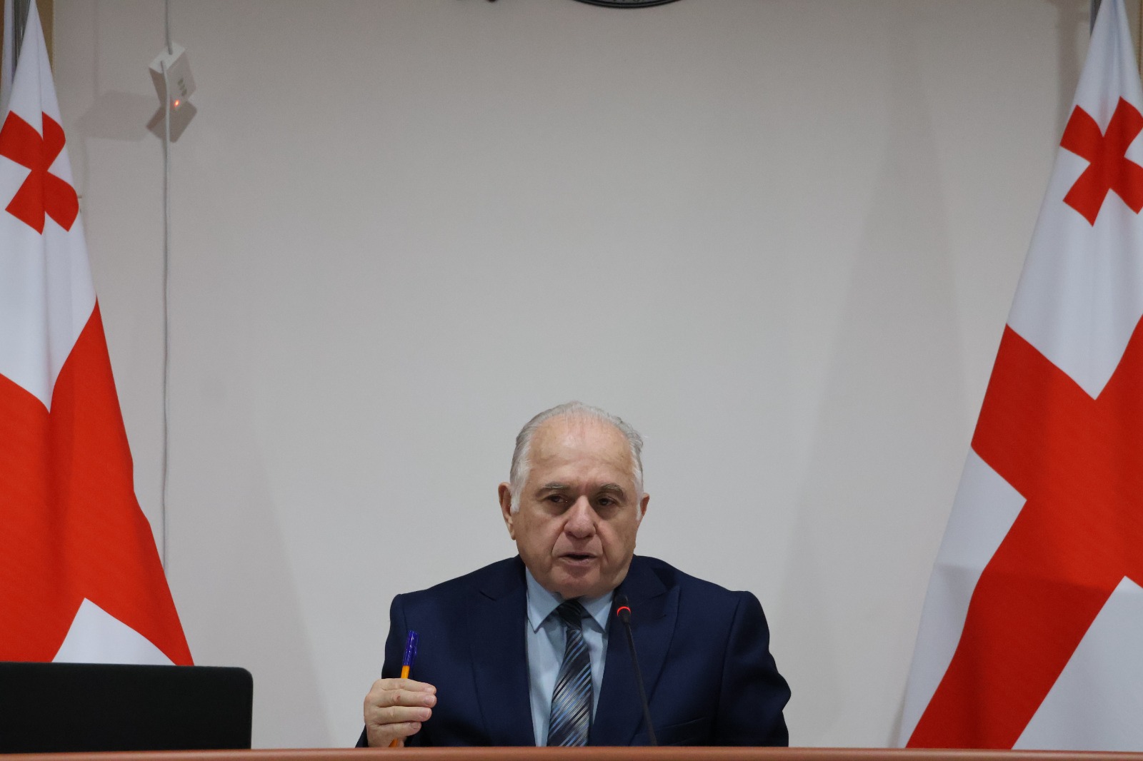 უმაღლესი საბჭოს პრეზიდიუმის სხდომა ჩატარდა