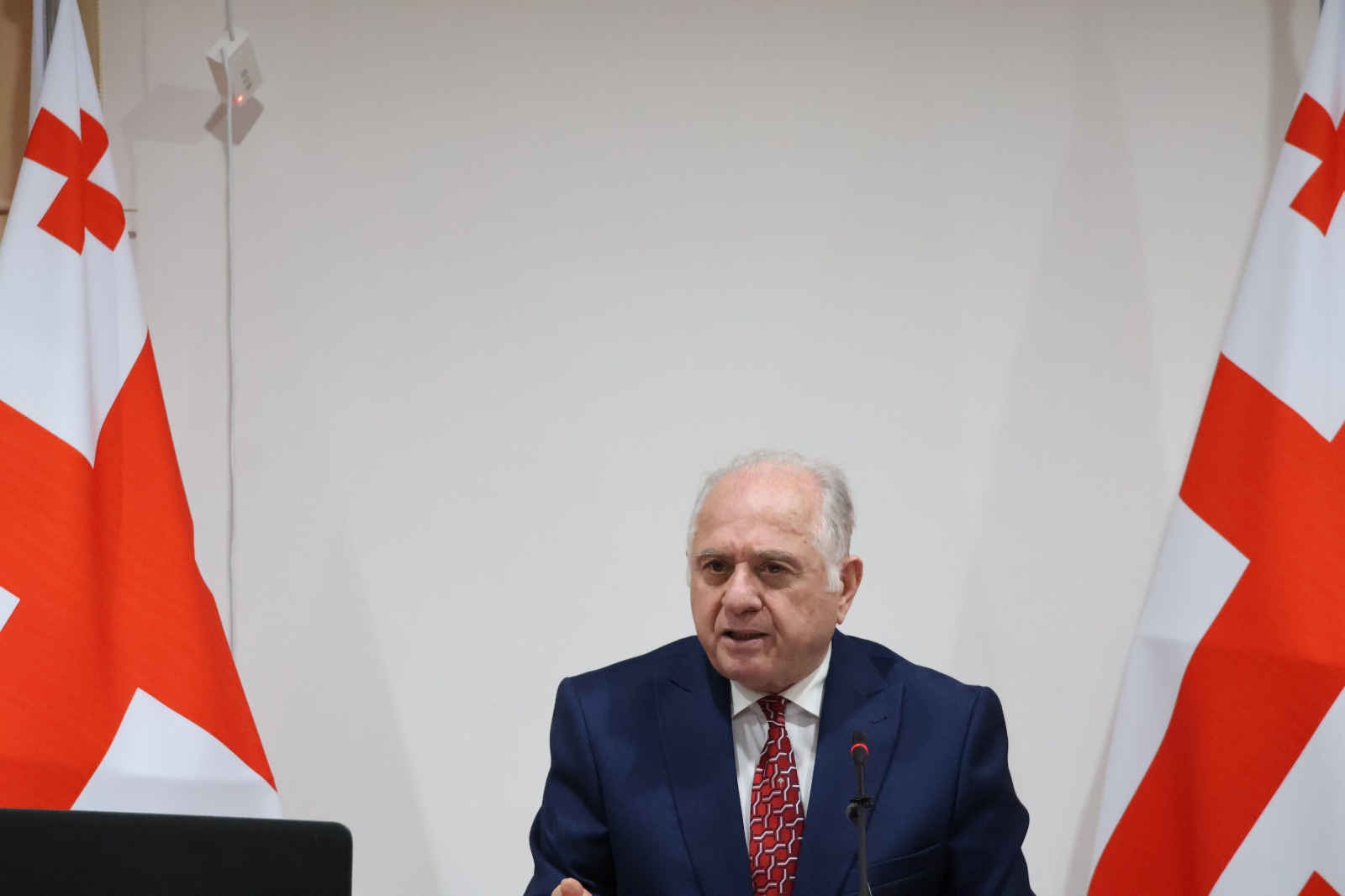 უმაღლესი საბჭოს პლენარულ სხდომაზე აფხაზეთის ჯანდაცვის მინისტრს ლაშა ქარდავას მოუსმინეს