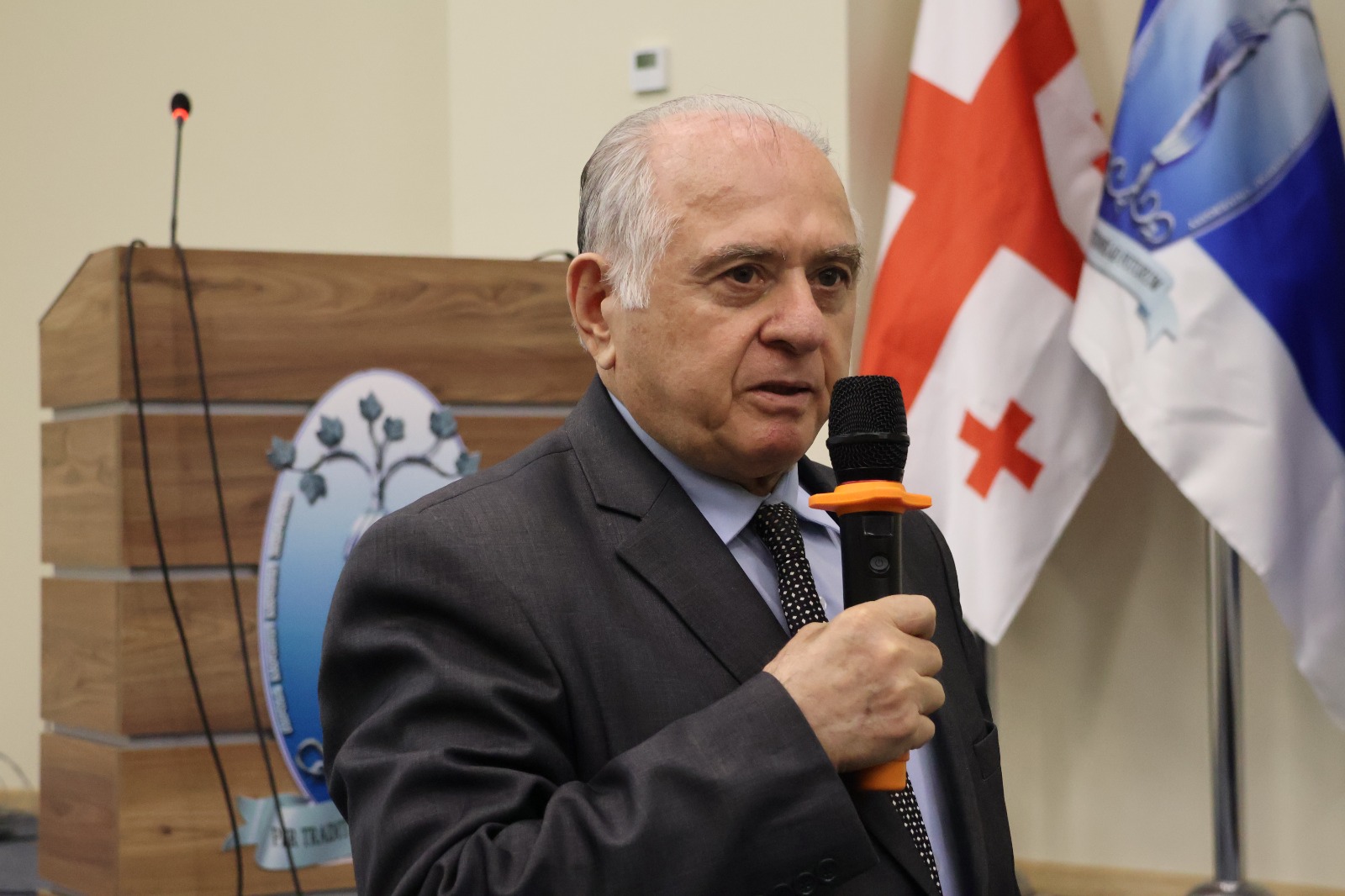ჯემალ გამახარია აფხაზეთის ომში მოღვაწე ექიმებისადმი მიძღვნილი ფილმის ჩვენებას დაესწრო
