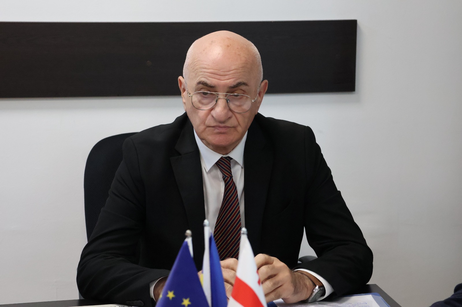 თამაზ ხუბუა სამინისტროების წარმომადგენლებს შეხვდა