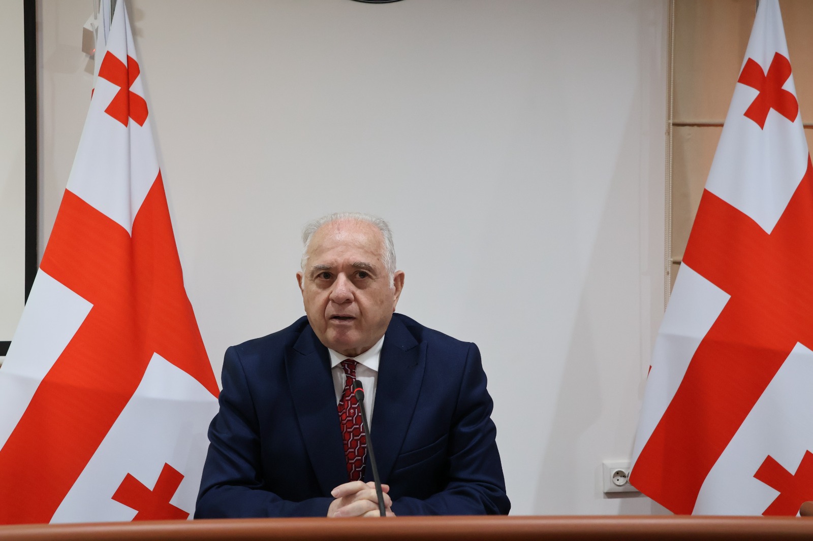 აფხაზეთის უმაღლესი საბჭოს მიერ რენალდ დგებუაძის 85 წლის იუბილის აღსანიშნავი ღონისძიებები ჩატარდა