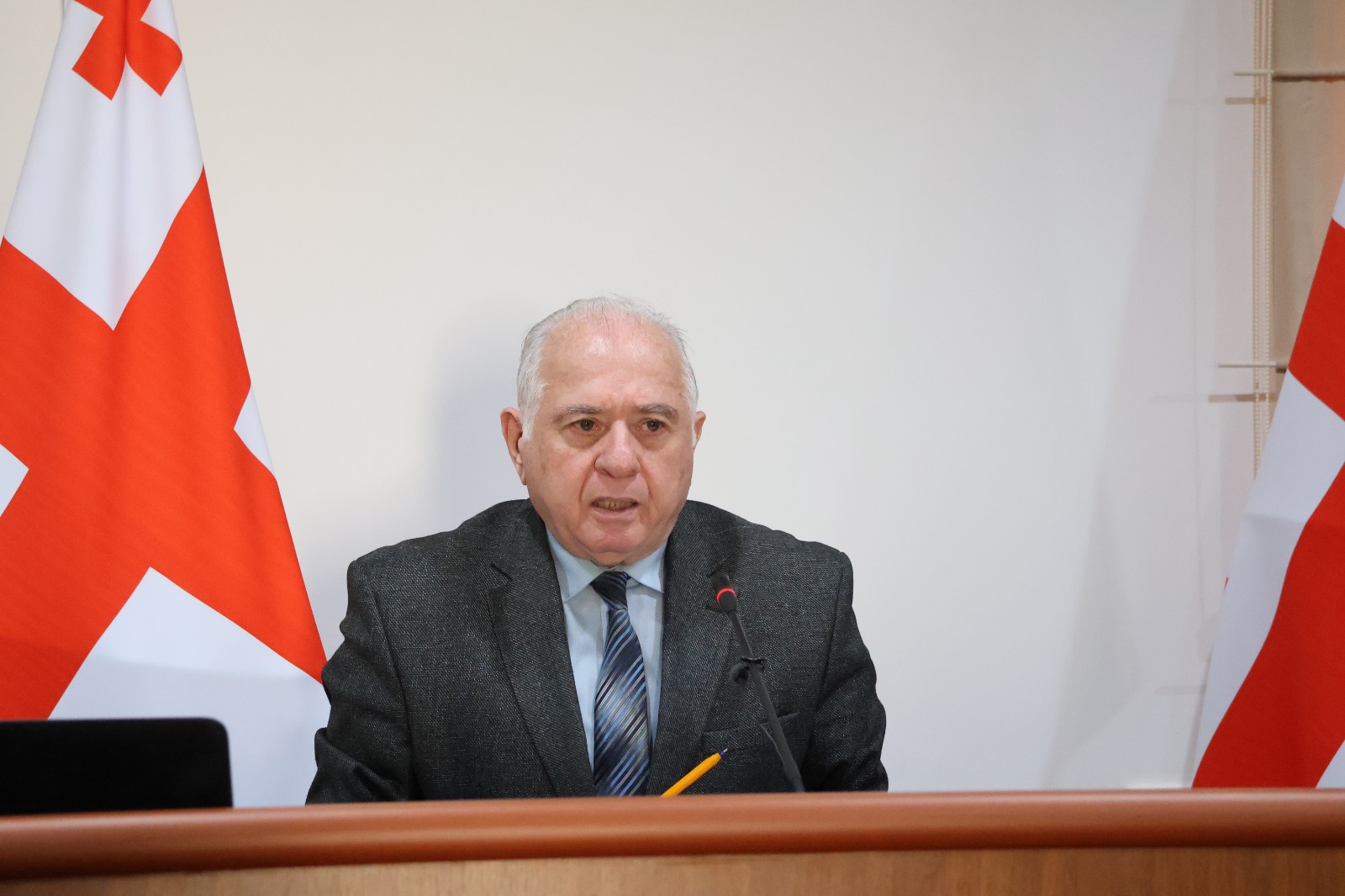 უმაღლესი საბჭოს წევრებმა 2020-2024 წლებში აფხაზეთის ავტონომიური რესპუბლიკის სახელისუფლებო სტრუქტურების საფინანსო-საბიუჯეტო და სოციალურ-ეკონომიკური საქმიანობის შესახებ ინფორმაცია მოისმინეს