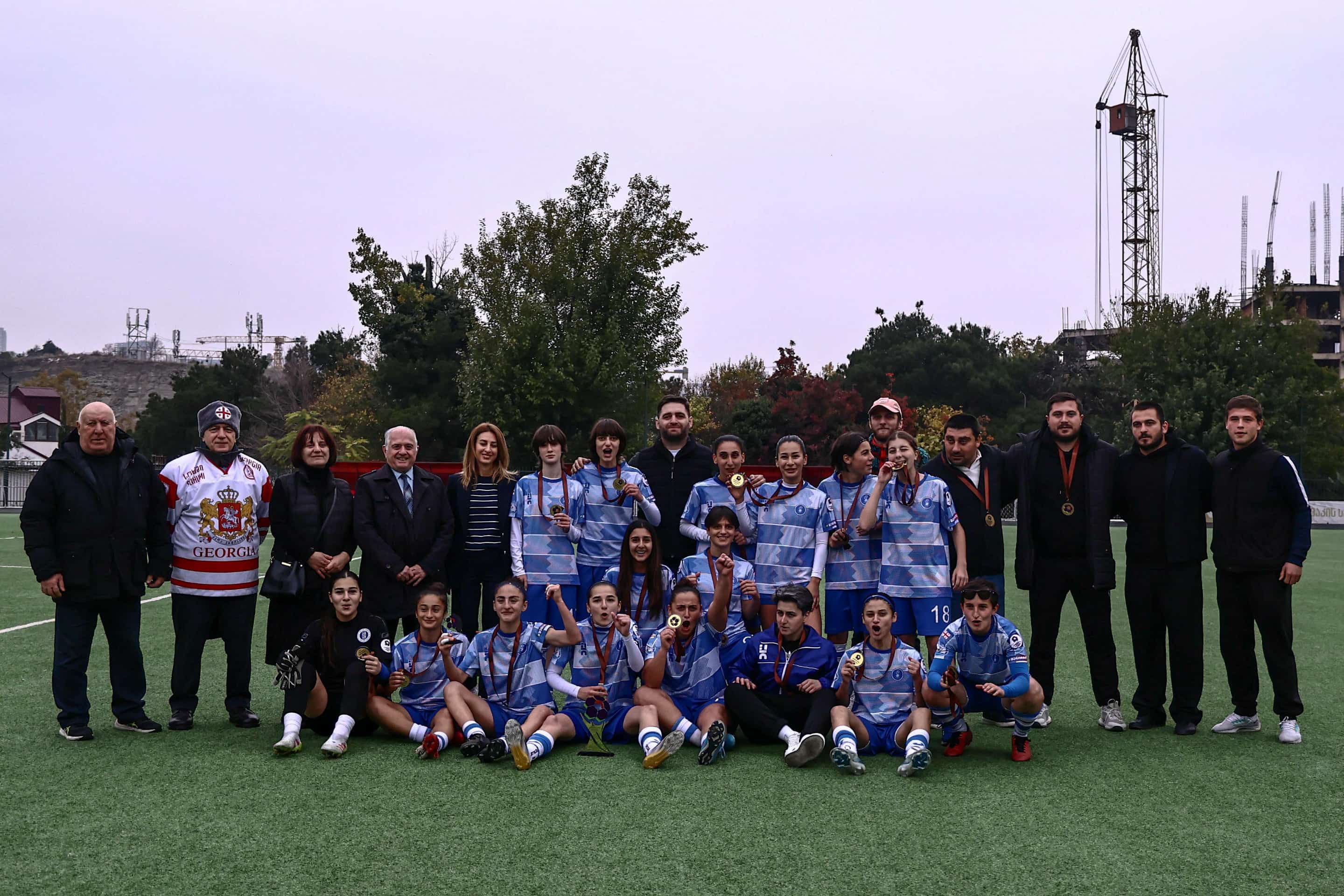 ჯემალ გამახარია “დინამო” სოხუმის ქალთა საფეხბურთო გუნდის თამაშს დაესწრო