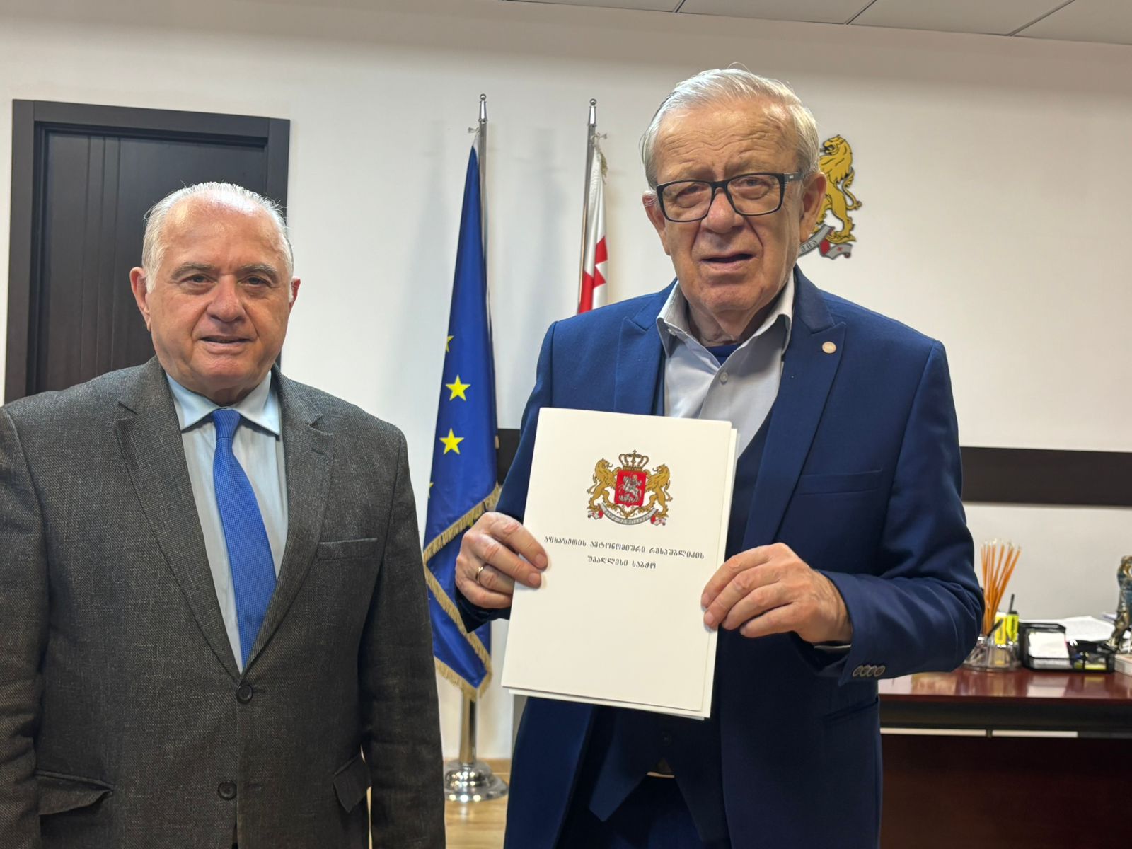 აკაკი ნადარეიშვილი უმაღლესი საბჭოს საპატიო სიგელით დაჯილდოვდა