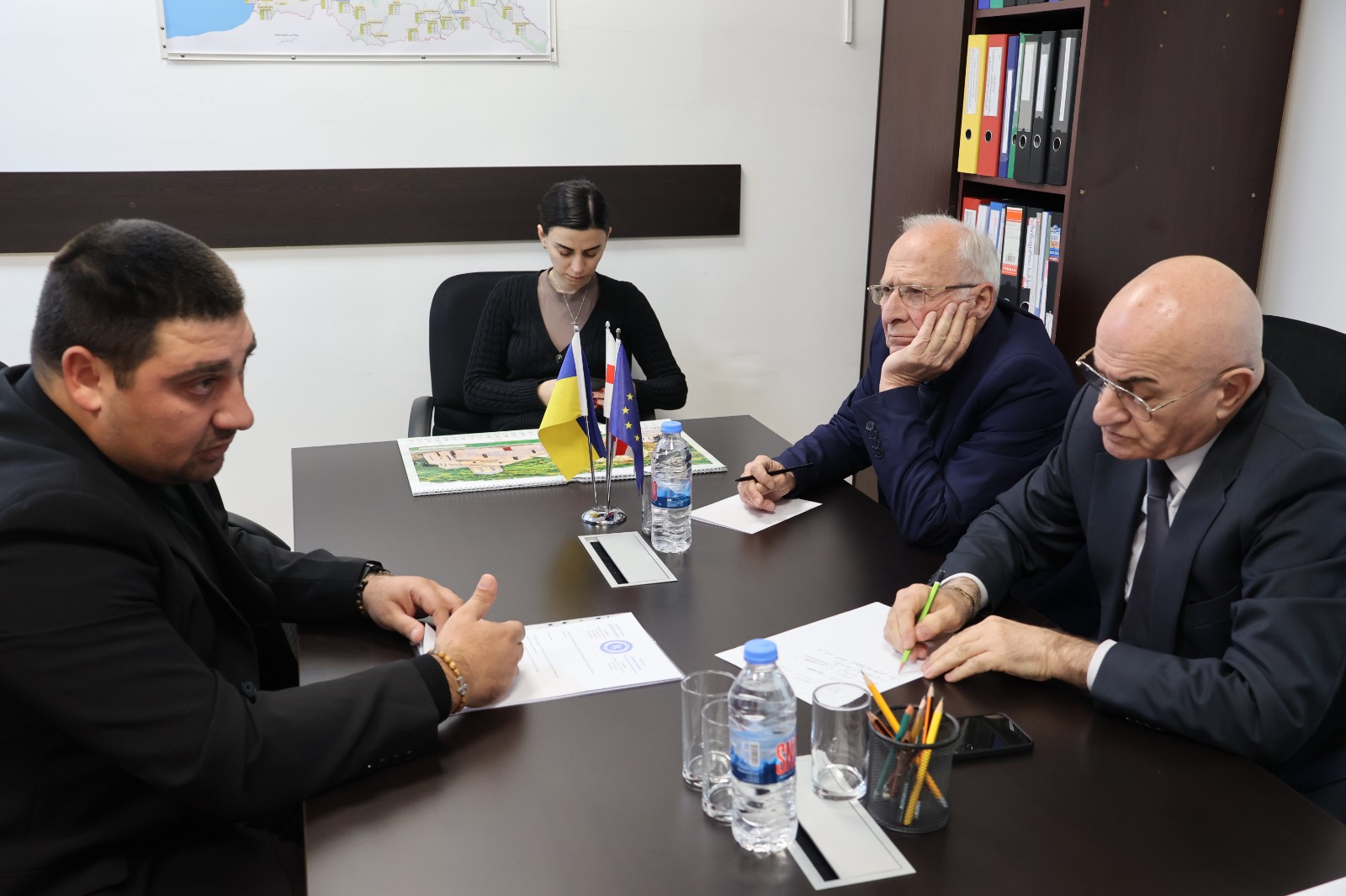 თამაზ ხუბუა დავით თაქთაქიშვილს შეხვდა