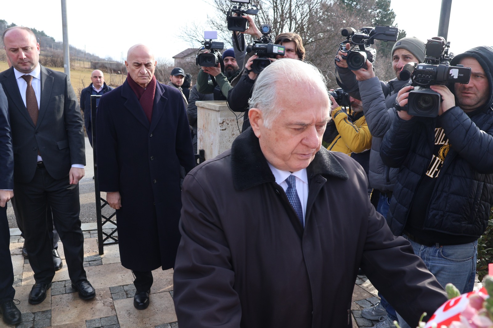 უმაღლესი საბჭოს წევრებმა კოჯორ-ტაბახმელას ბრძოლებში დაღუპულ იუნკერთა ხსოვნას პატივი მიაგეს