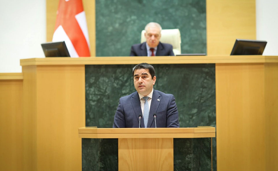 ჯემალ გამახარია პარლამენტის თავმჯდომარე შალვა პაპუაშვილის ყოველწლიური ანგარიშის წარდგენას დაესწრო