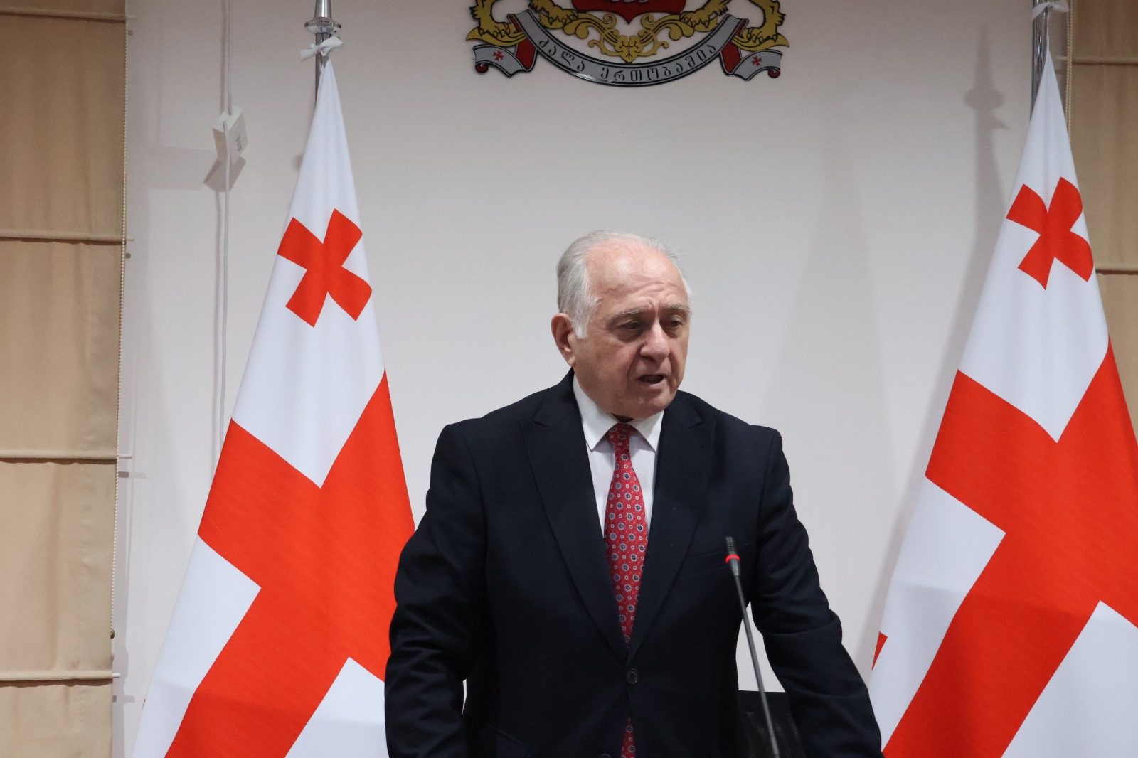 აფხაზეთის უმაღლესმა საბჭომ ღვაწლმოსილი ექიმები საპატიო სიგელებითა და მედლებით დააჯილდოვა