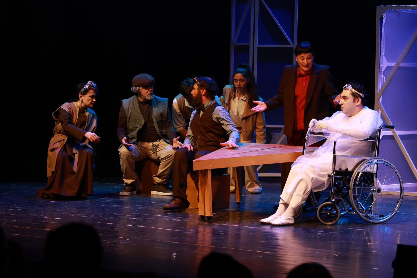 უმაღლესი საბჭოს წევრები სპექტაკლის "მადლობა, მიყვარხარ, მაპატიე" პრემიერას დაესწრნენ