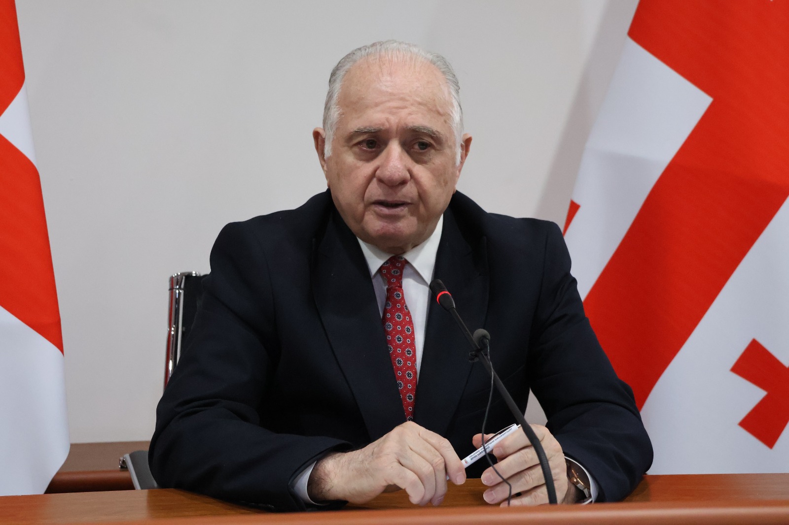 უმაღლესი საბჭოს პრეზიდიუმის და პლენარული სხდომები გაიმართა