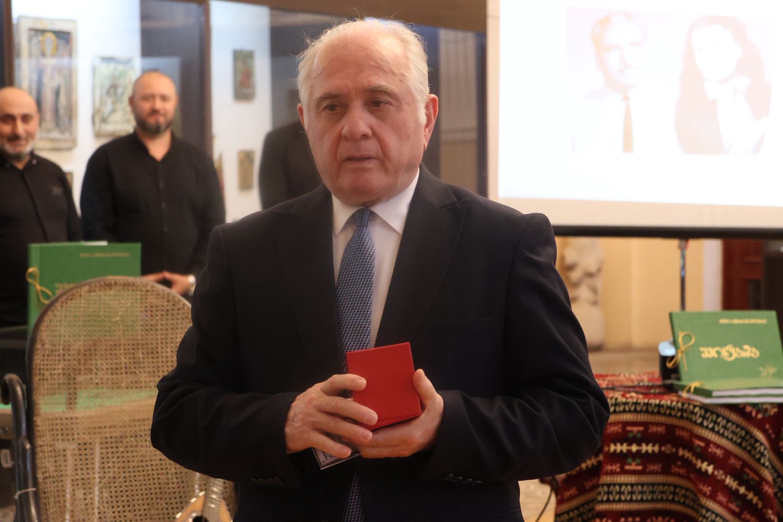 უმაღლესი საბჭოს წევრები ეთერ სამხარაძე-ჯღამაძის წიგნი-ალბომის - “უვიწყარა” პრეზენტაციას დაესწრნენ