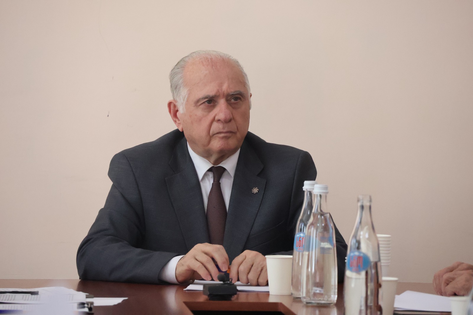 „აფხაზეთის ავტონომიური რესპუბლიკის კონსტიტუციაში ცვლილების შეტანის შესახებ“ აფხაზეთის ავტონომიური რესპუბლიკის კონსტიტუციური კანონის პროექტების საყოველთაო- სახალხო განხილვა გაიმართა