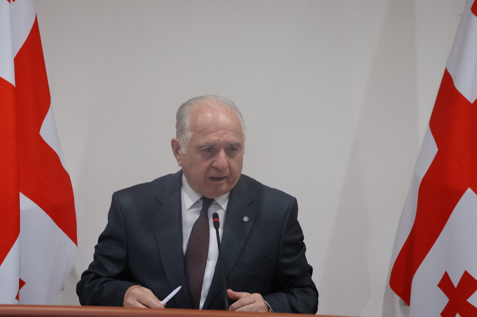 ინტერპელაციის წესით აფხაზეთის განათლებისა და კულტურის მინისტრს გიორგი ძაძამიას მოუსმინეს