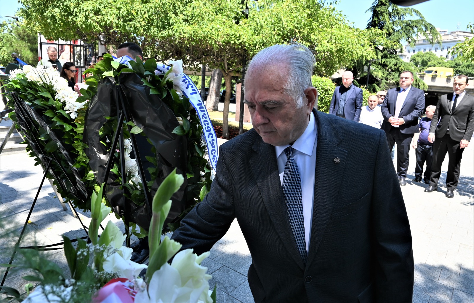 5 ივლისს აფხაზეთის უმაღლესი საბჭოს და მთავრობის წარმომადგენლებმა კამანის ტრაგედიის დროს დაღუპულთა ხსოვნას პატივი მიაგეს