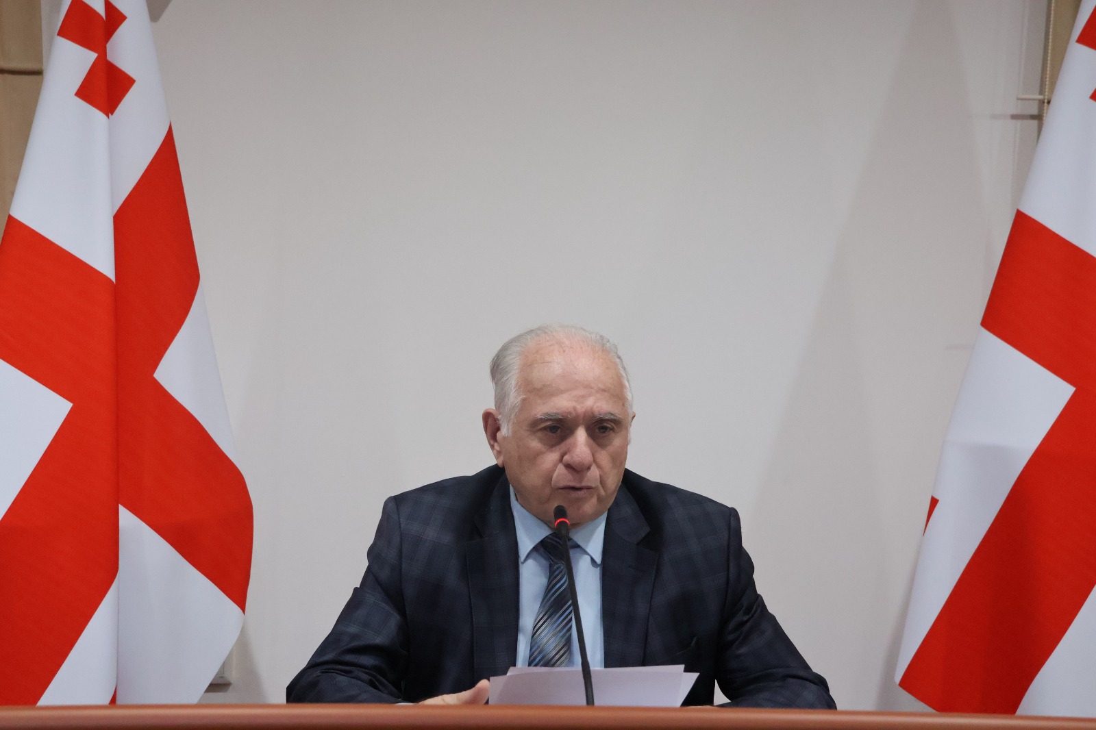 უმაღლესი საბჭოს პრეზიდიუმის და რიგგარეშე სესიის სხდომაბი გაიმართა