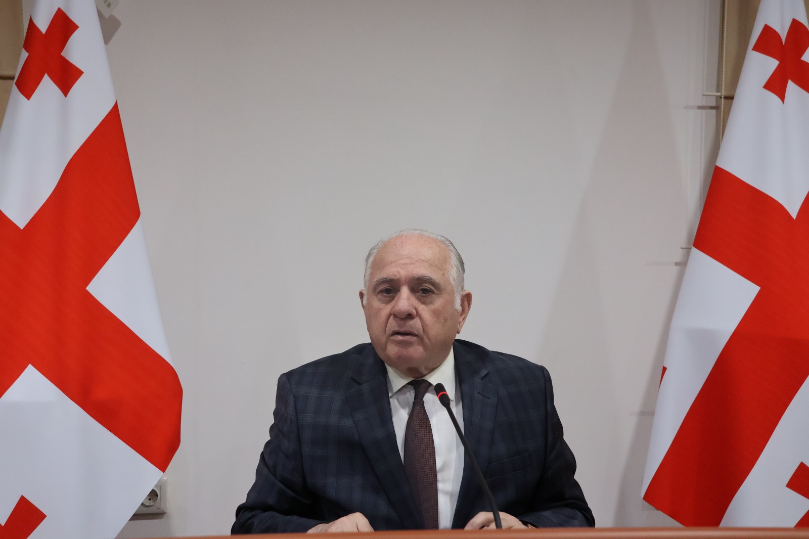 აფხაზეთის უმაღლეს საბჭოში პრეზიდიუმისა და რიგგარეშე სესიის პლენარული სხდომები გაიმართა