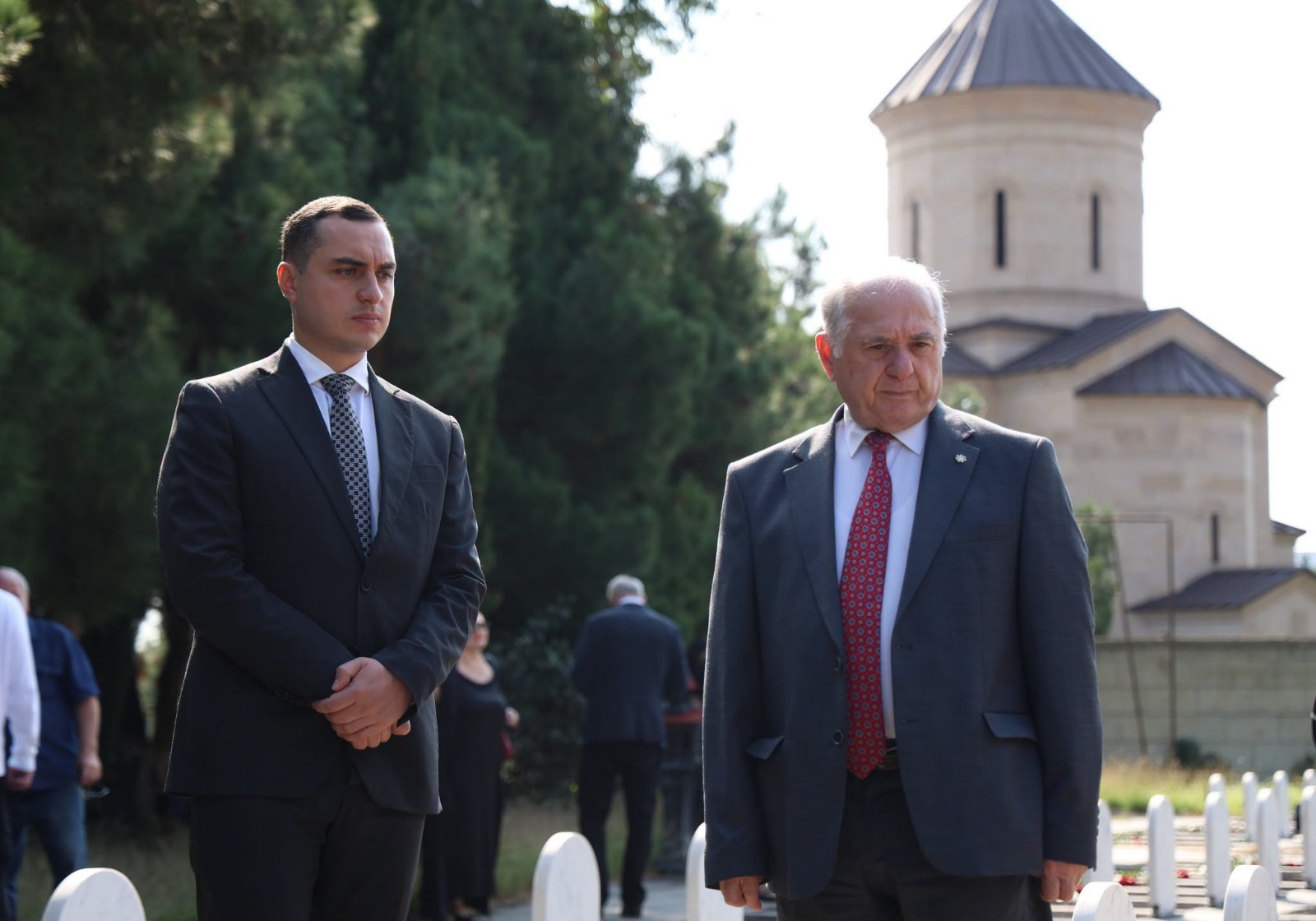 აფხაზეთის უმაღლესი საბჭოს წევრებმა ბაბუშერის ტრაგედიისას დაღუპულთა ხსოვნას პატივი მიაგეს